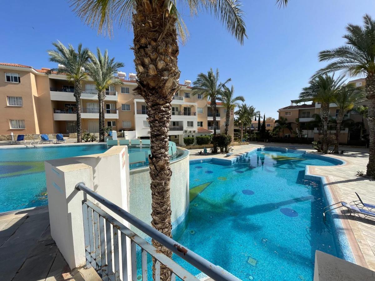 Iris Village Grand Apartment Пафос Экстерьер фото