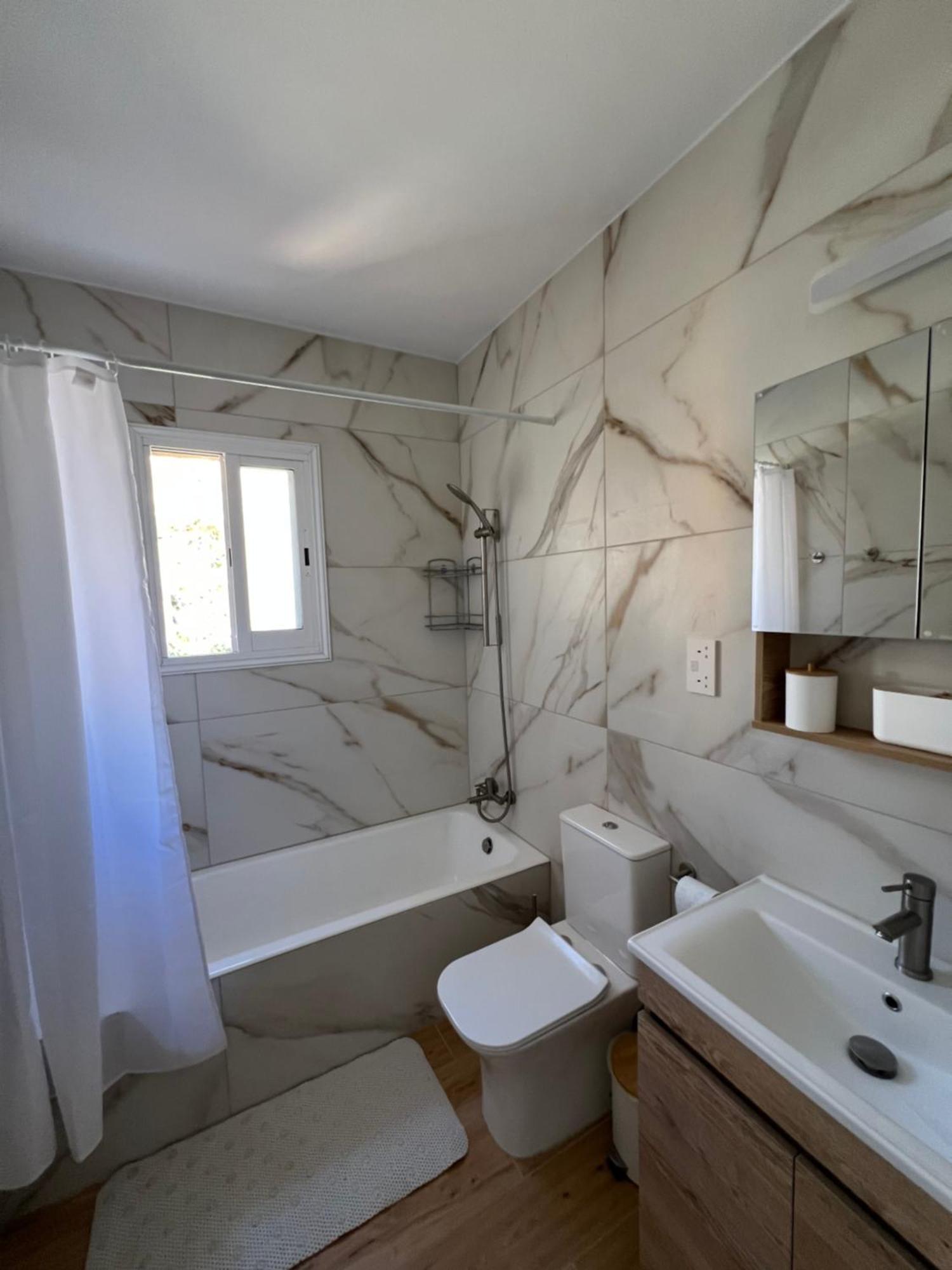 Iris Village Grand Apartment Пафос Экстерьер фото
